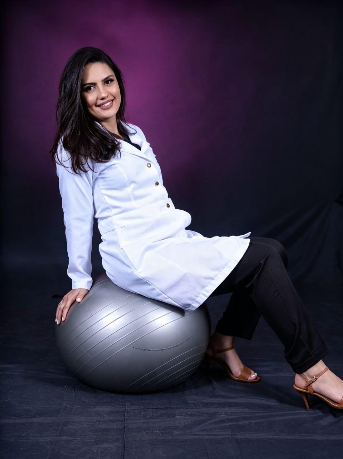 Dra. Jenifer Rocha Fisioterapeuta e Instrutora de Pilates